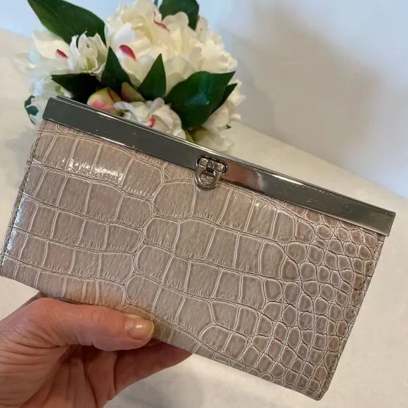 Clutch faux Alligator leather. 4 compartments 12 credit cards & zipper f… - Picture 7 of 14